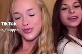 Julia Filippo and Sophie Rain Onlyfans Video – Shower Body In Bathtub